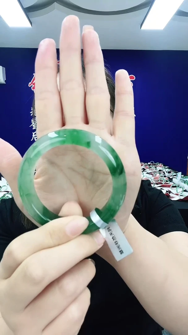 石英质玉（非洲翠）手镯未镶嵌5556