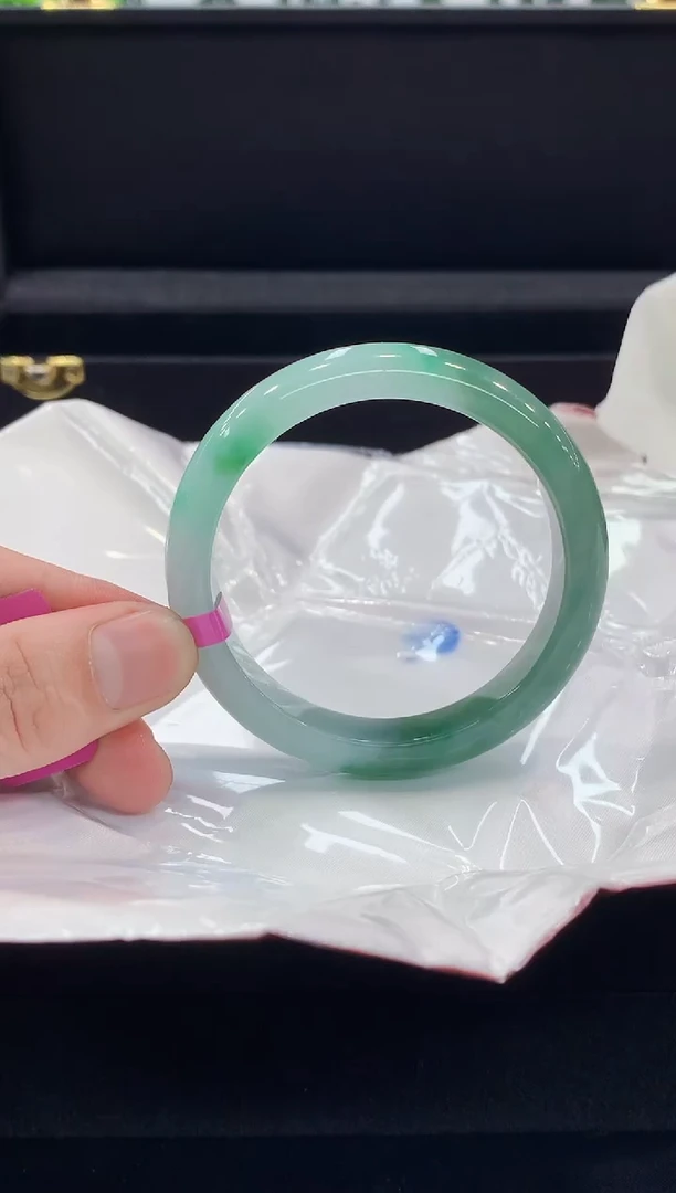 翡翠手镯未镶嵌手镯