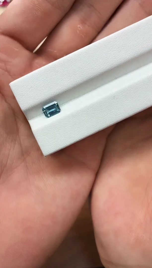 裸石海蓝宝石天然超圣色海蓝宝裸石一粒4.5X6.5