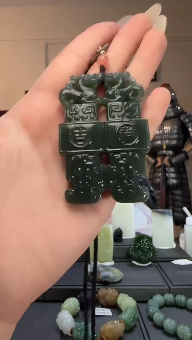 颈饰未镶嵌和田玉且末蓝吉祥玉鼎吊坠