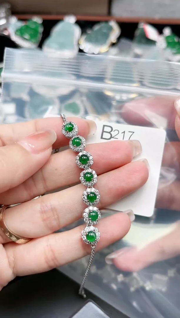 【闪购商品】翡翠颈饰未镶嵌217赠皮绳