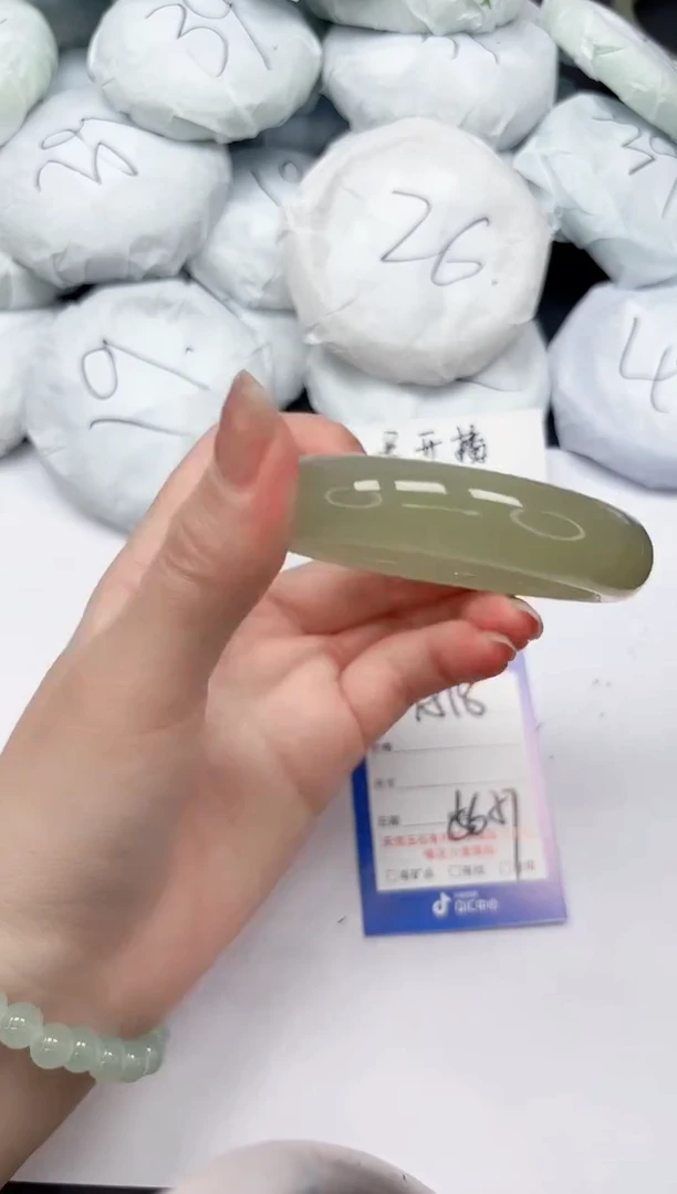 未镶嵌手镯石英质玉A18/5657