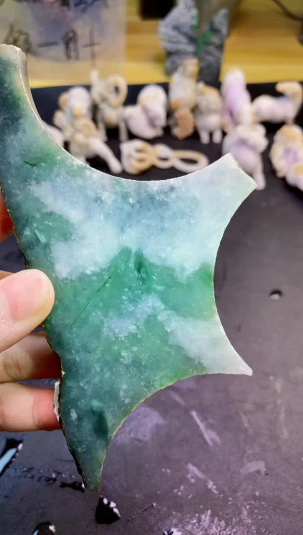 翡翠未镶嵌颈饰天然翡翠134