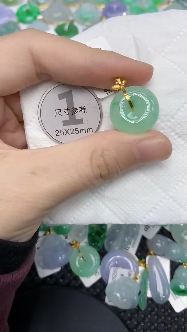 颈饰18K金镶嵌翡翠111111111