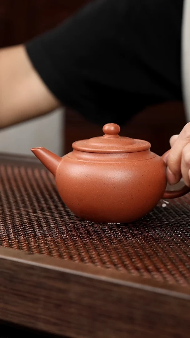 茶壶紫砂大红泥笠帽水平{微瑕}