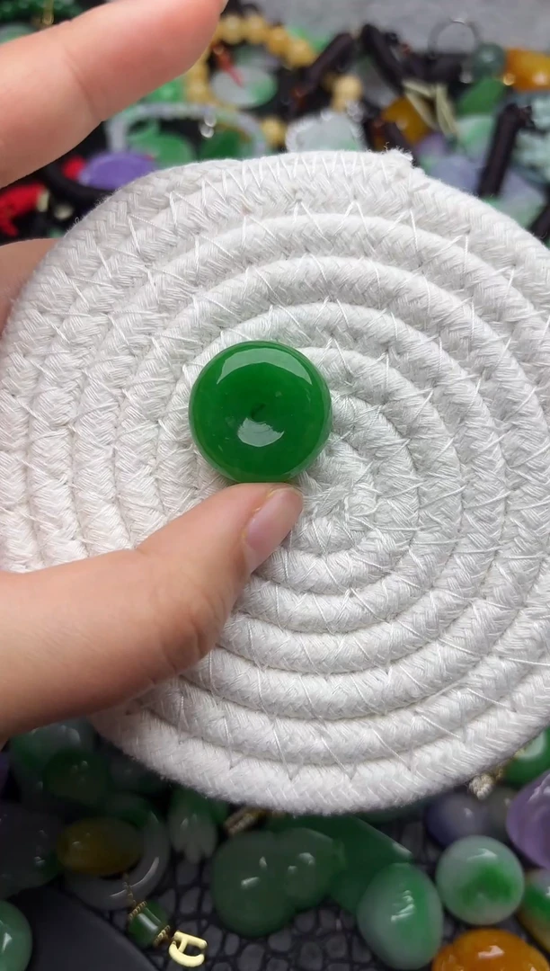 颈饰未镶嵌翡翠缅甸翡翠吊坠