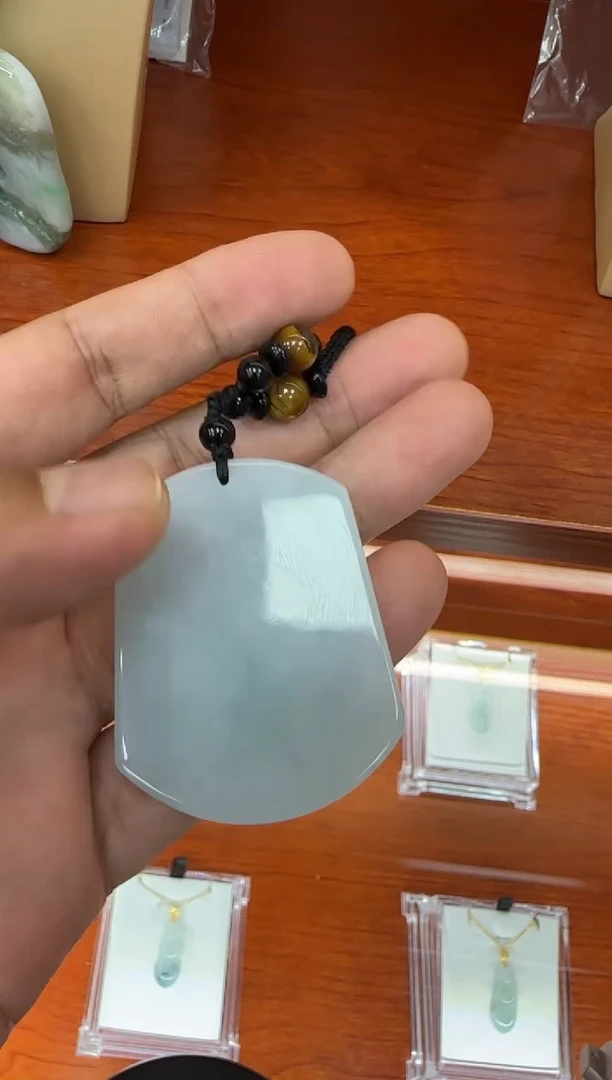 未镶嵌挂件翡翠燕****?A货翡翠多样性孤品