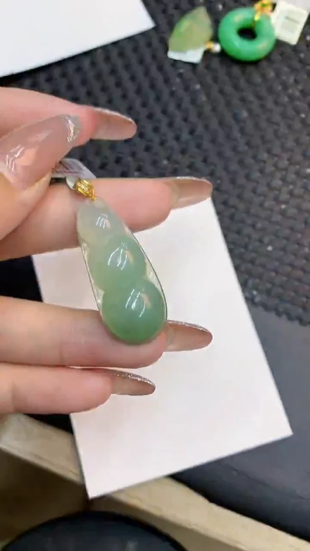 颈饰18K金镶嵌翡翠1