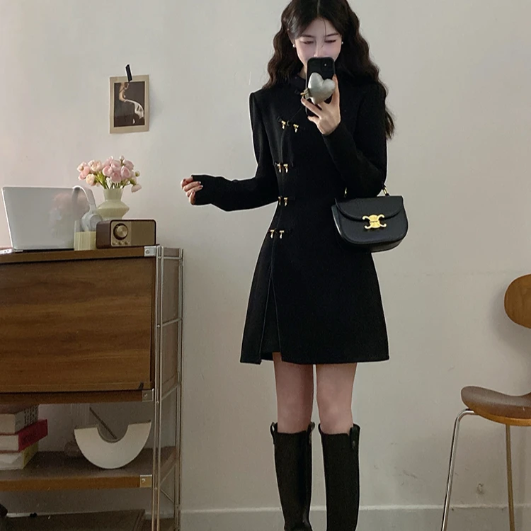 大码新中式国风盘扣立领丝绒连衣裙女显瘦复古气质赫本风小黑裙