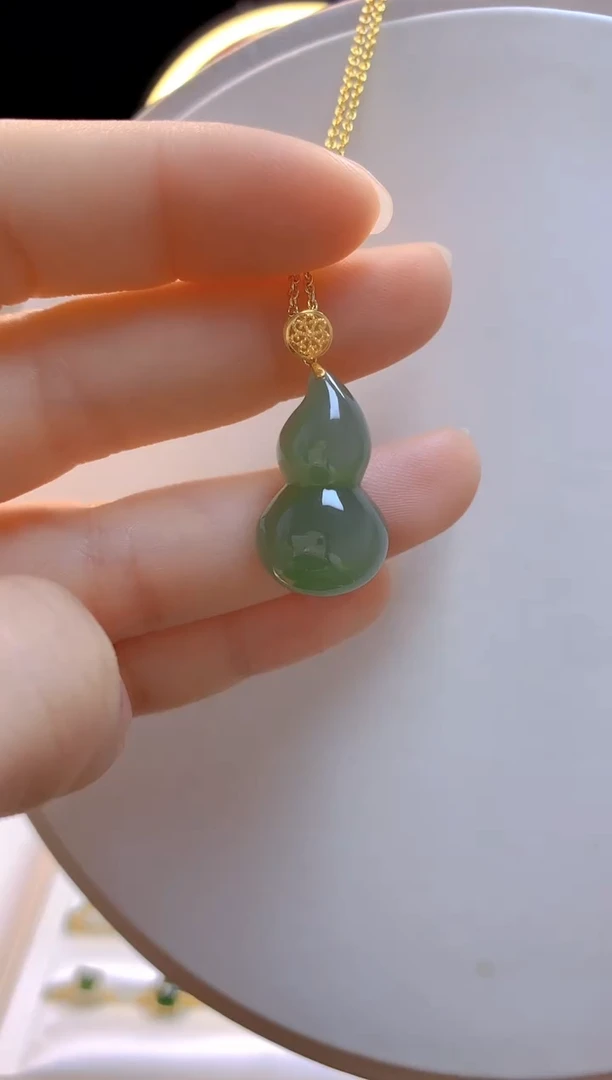 吊坠(赠链)18K金镶嵌和田玉立体葫芦