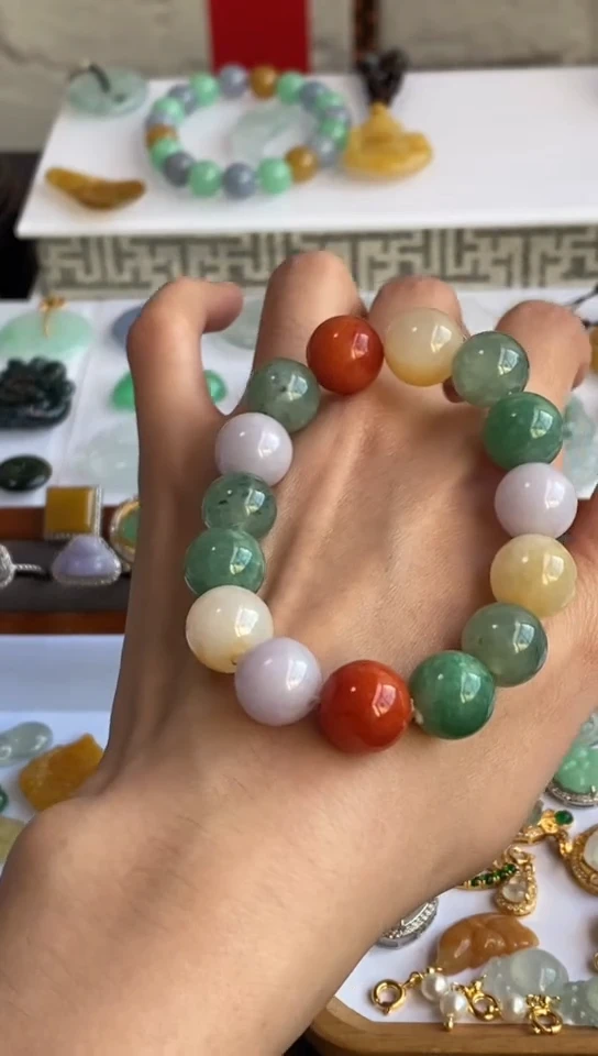 颈饰未镶嵌翡翠手串~