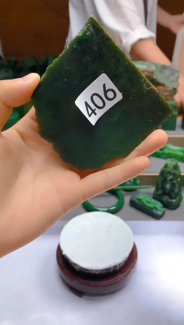 和田玉（碧玉）未镶嵌珠宝半成品1