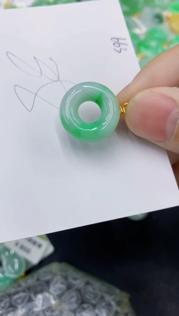 颈饰18K金镶嵌翡翠1111111111111