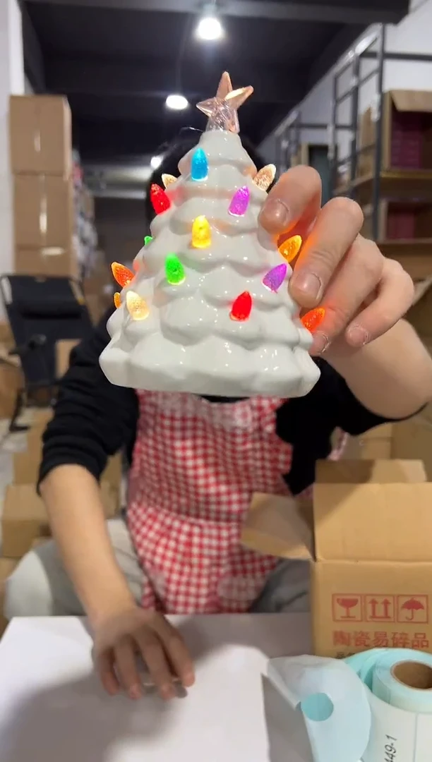 【闪购商品】杯白色圣诞树带灯摆件