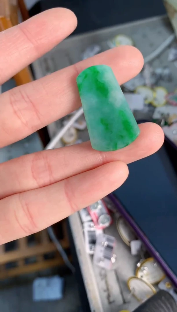 银S925镶嵌戒指翡翠阅**院3         7
