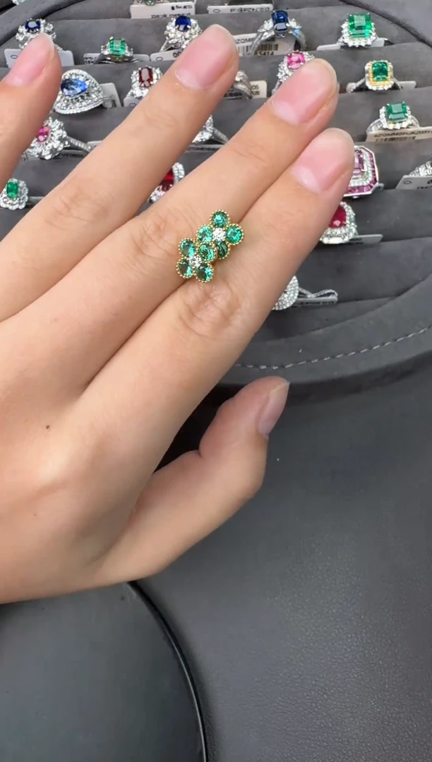耳饰18K金镶嵌祖母绿【闪购】0.6ct/七天鉴赏