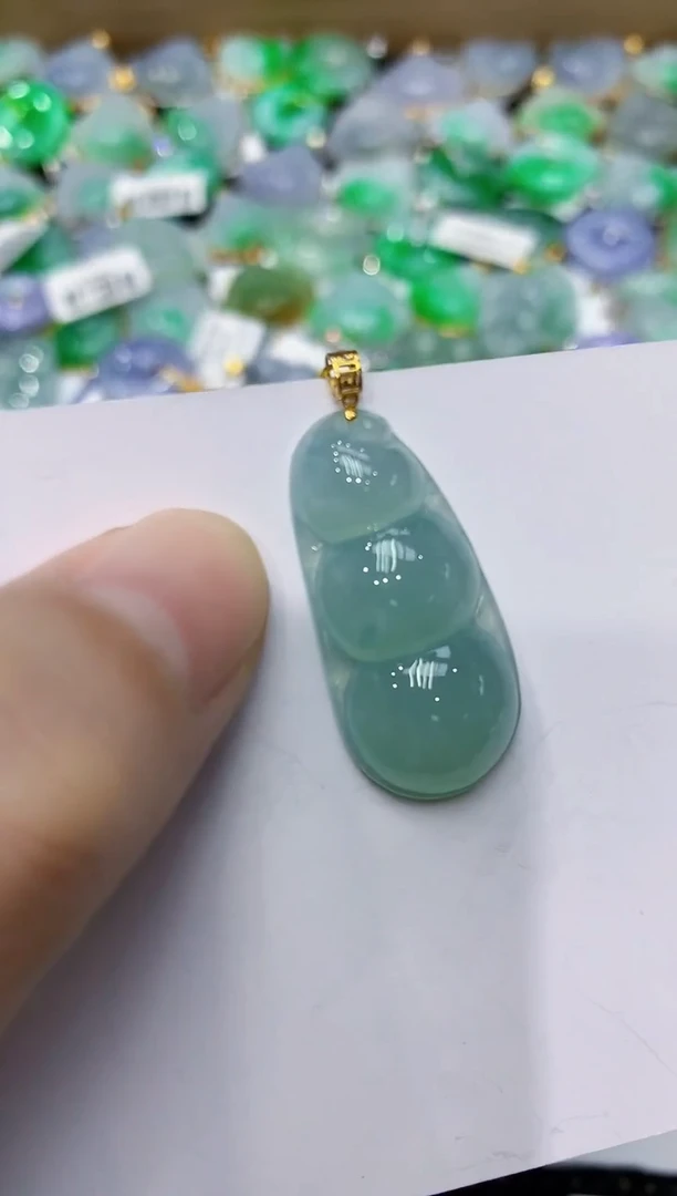 翡翠18K金镶嵌颈饰111111111