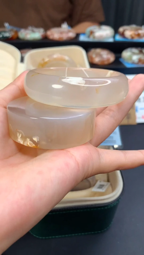 石英质玉手镯未镶嵌赠送镯心（圈口60