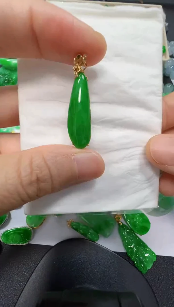 吊坠(不含链)18K金镶嵌翡翠3500