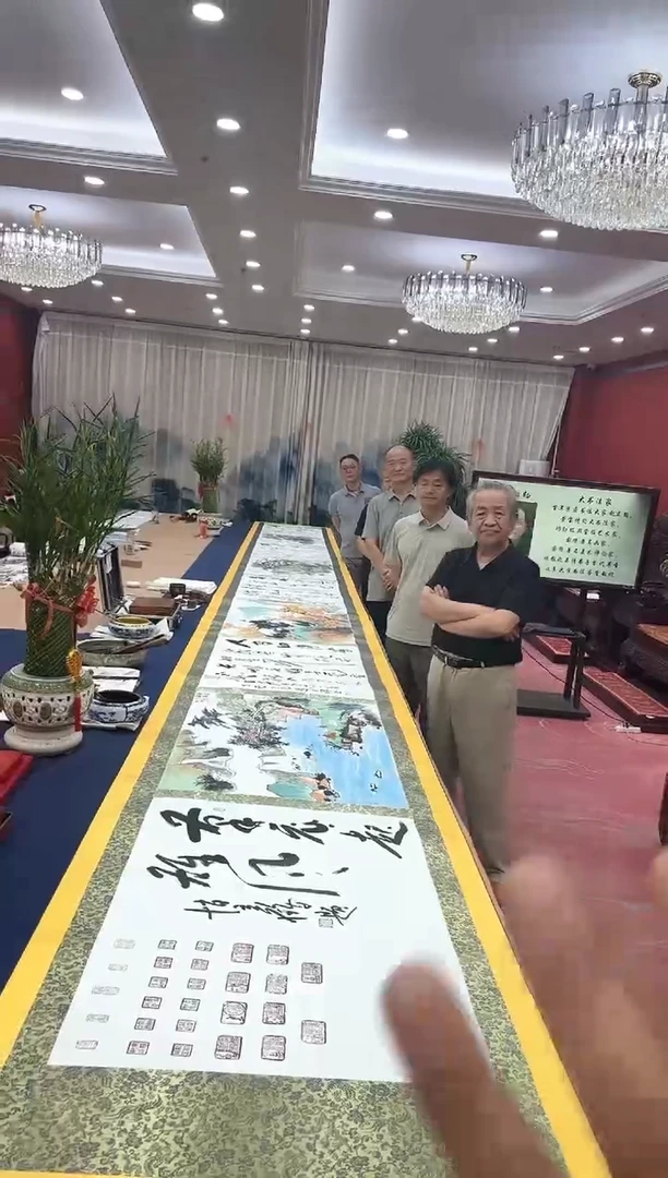 书法松 赵立鹤刘合文王定奎祁传华陈纯明合作十米长一米宽金卷