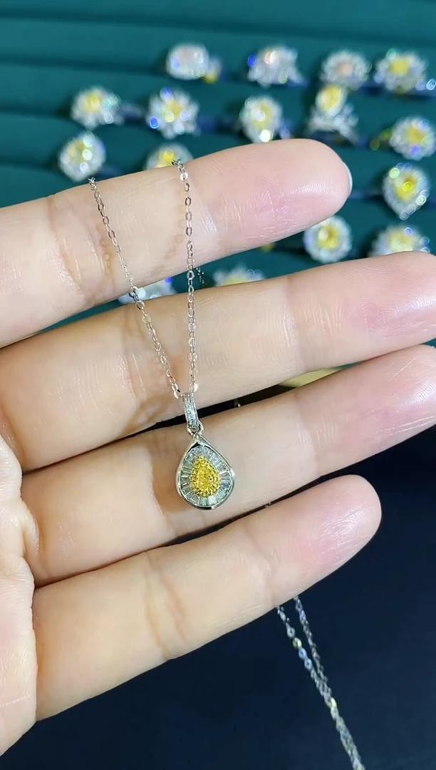 18K金镶嵌项链钻石项链