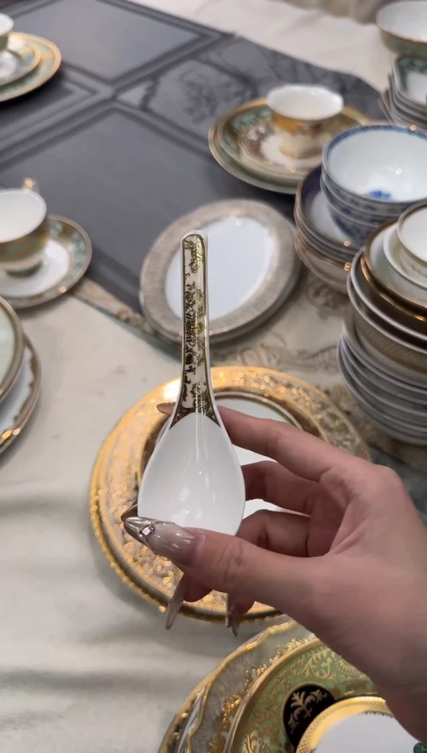 【闪购商品】瓷片小勺福利价正品