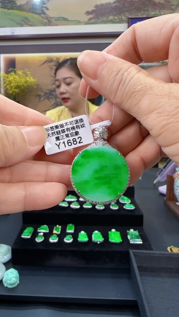 颈饰18K金镶嵌翡翠Y1682  无事牌