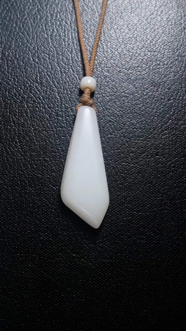 颈饰未镶嵌和田玉随形坠