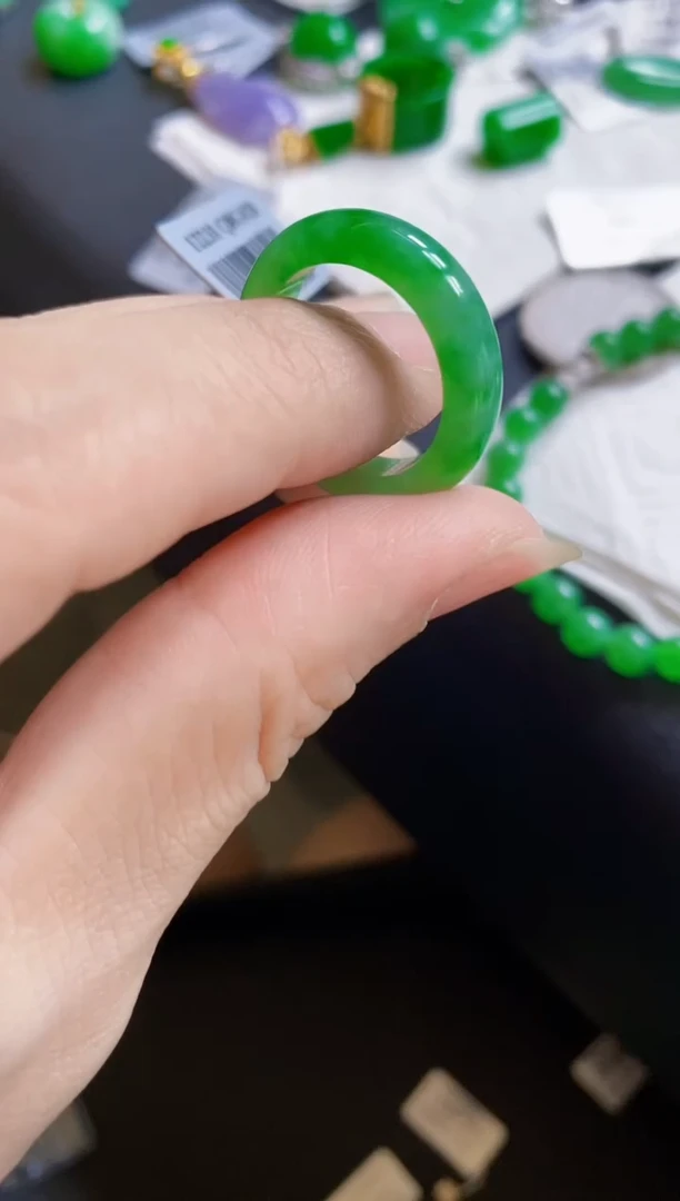 翡翠未镶嵌颈饰戒圈14