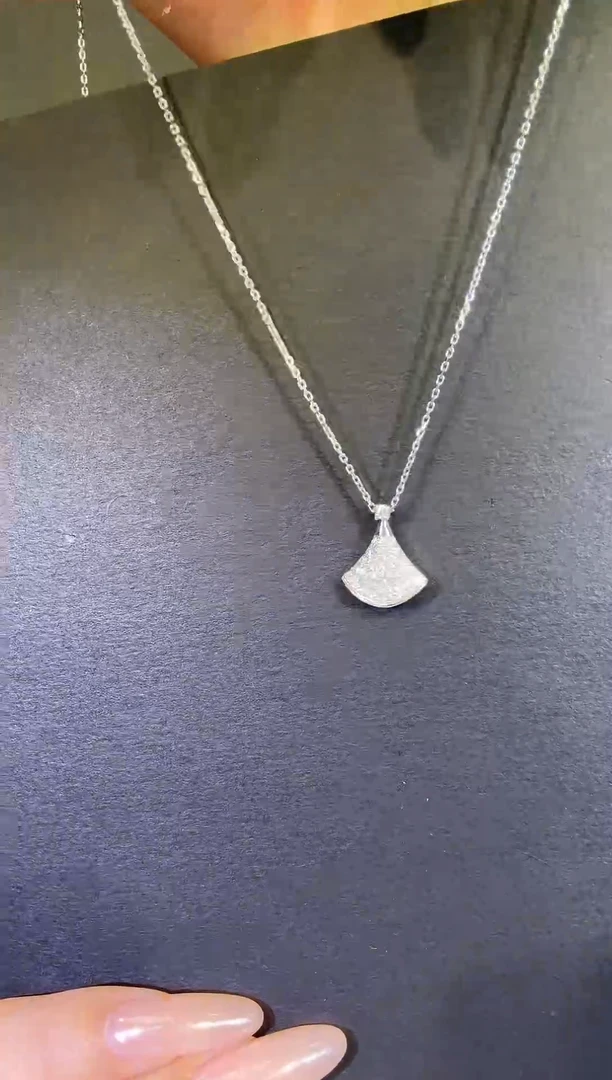 铂Pt950镶嵌项链钻石裙子项链