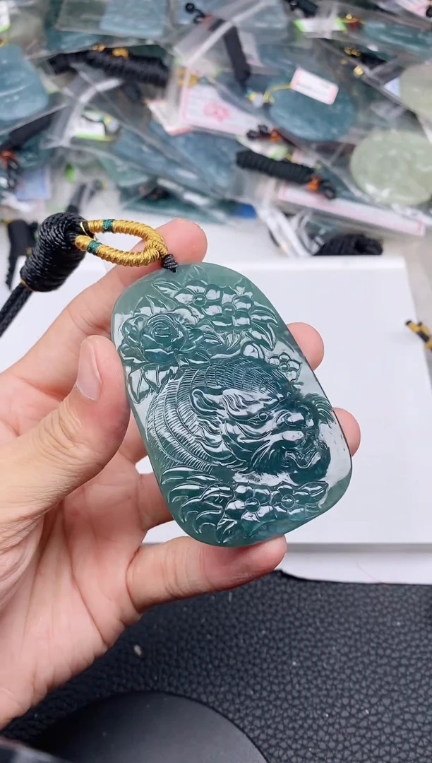颈饰未镶嵌翡翠