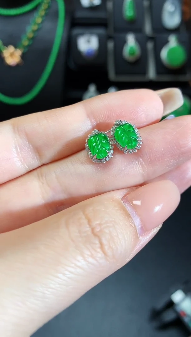 【闪购商品】翡翠吊坠(不含链)18K金镶嵌叶子耳钉