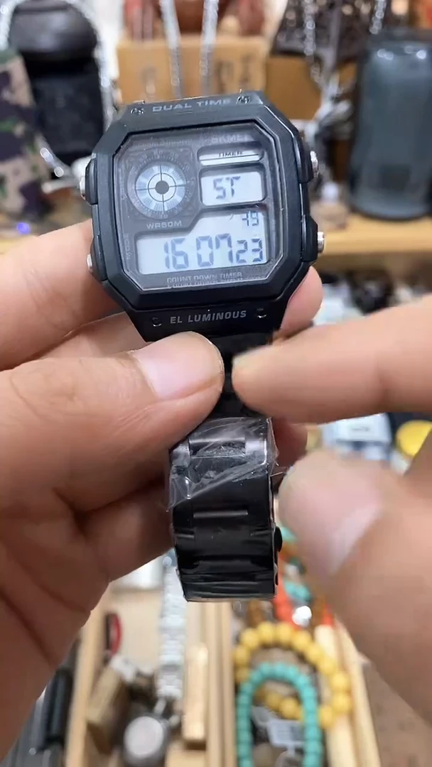 瓷片闪购商品  如图所示