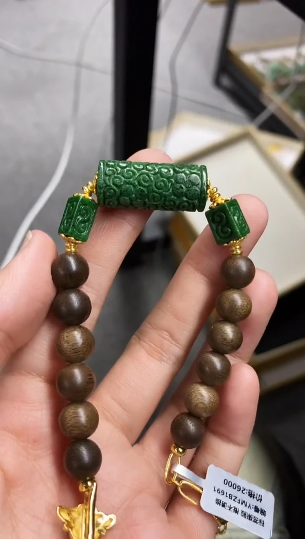 颈饰未镶嵌翡翠云****轻手串