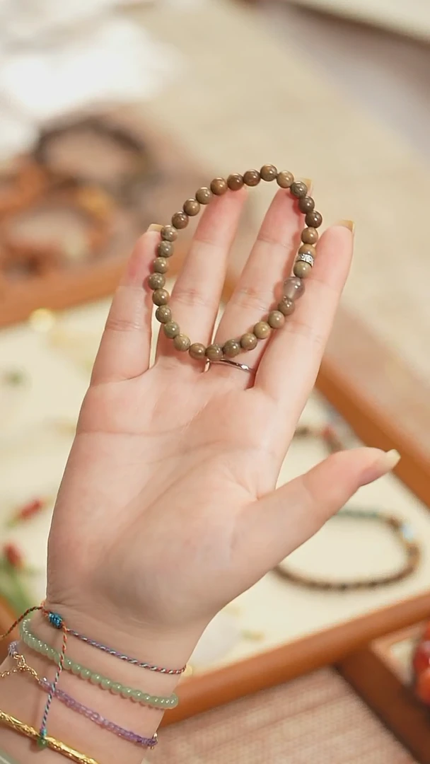 维腊木（绿檀）手串/手链清仓福利！绿檀 烟灰顶珠手串