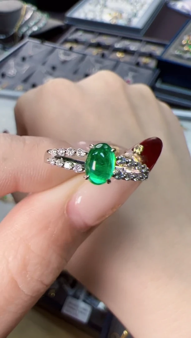 【闪购商品】祖母绿戒指18K金镶嵌戒指