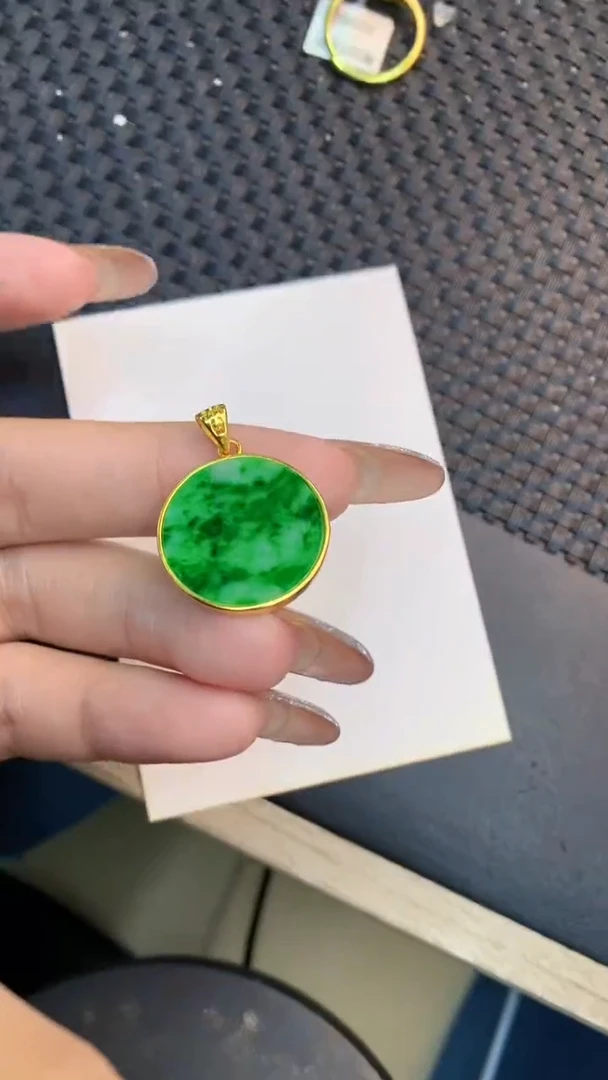 颈饰未镶嵌翡翠1