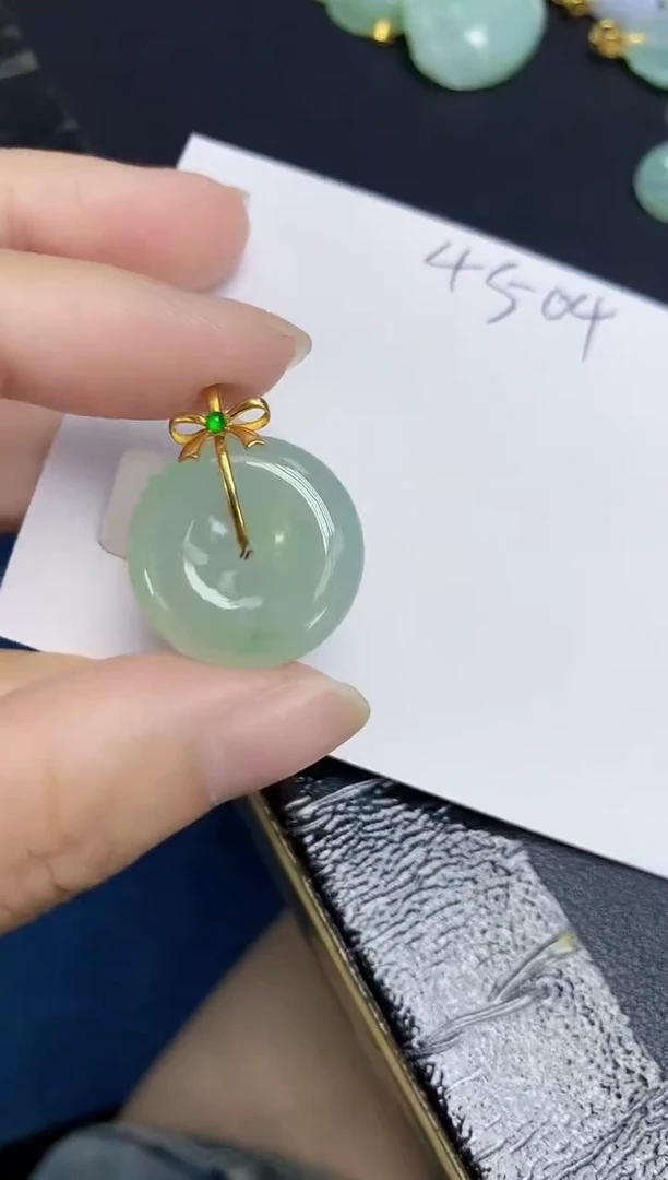 翡翠18K金镶嵌颈饰天然缅甸翡翠A货