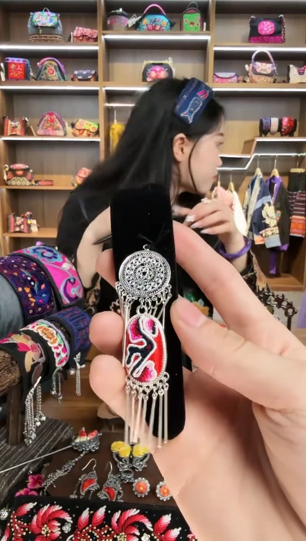 【闪购商品】织绣277蒙阿苏苗绣传承