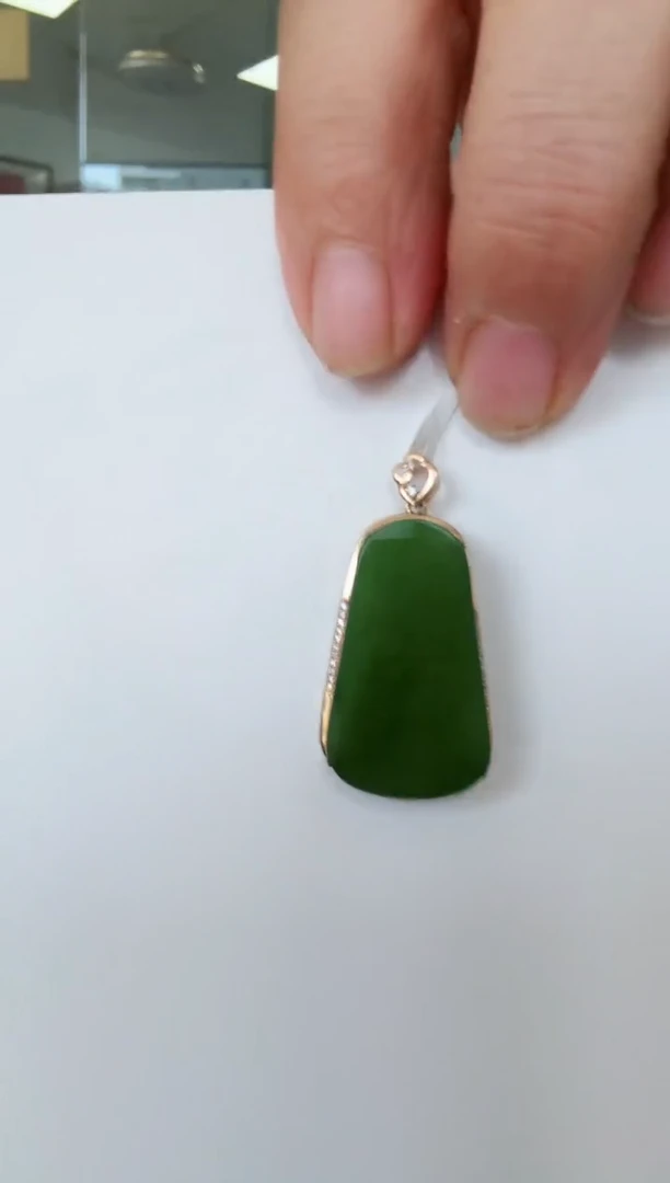 和田玉18K金镶嵌颈饰吊坠