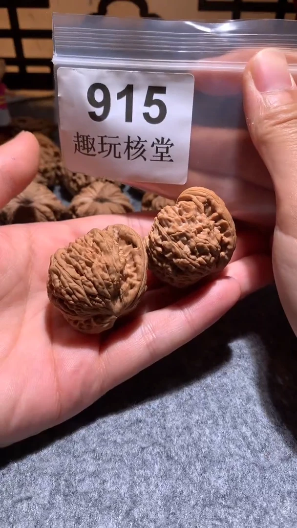 把件文玩核桃【趣玩核堂】915 号，42左右白狮子