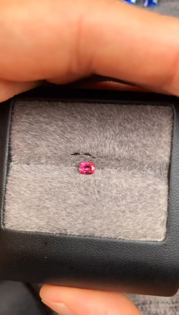 未镶嵌裸石定制尖晶石枕型 粉蔷薇色调 0.32ct