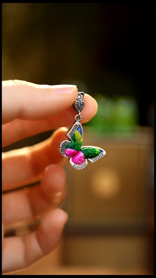 刺绣私人定制苗族手工V840