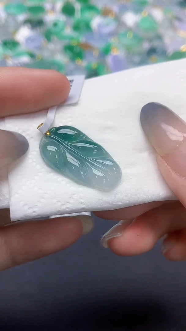 翡翠18K金镶嵌颈饰天然缅甸a货翡翠