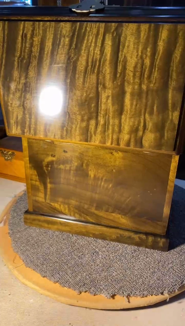 【闪购商品】金丝楠木艺阴沉官皮箱F28