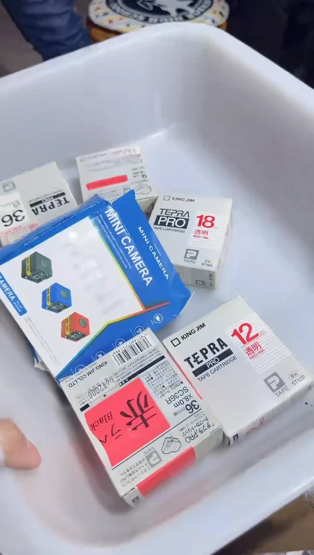 8新一**秦   014中古商品，瑕疵品，不保好坏。
