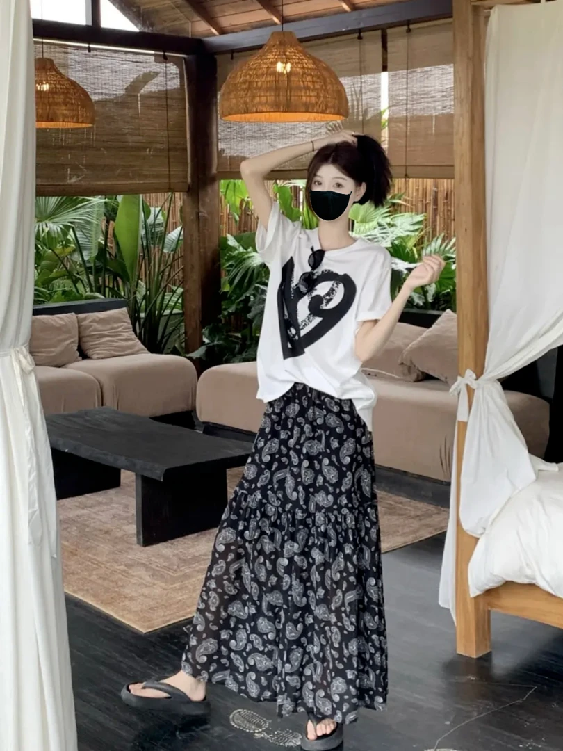 松弛感时尚设计休闲气质上衣高端时尚赫本风半裙两件套