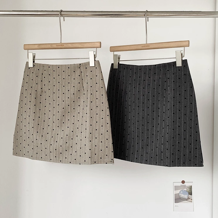 2025年夏季新款韩版ins休闲甜美减龄爱心条纹高腰短裙A字半身裙女