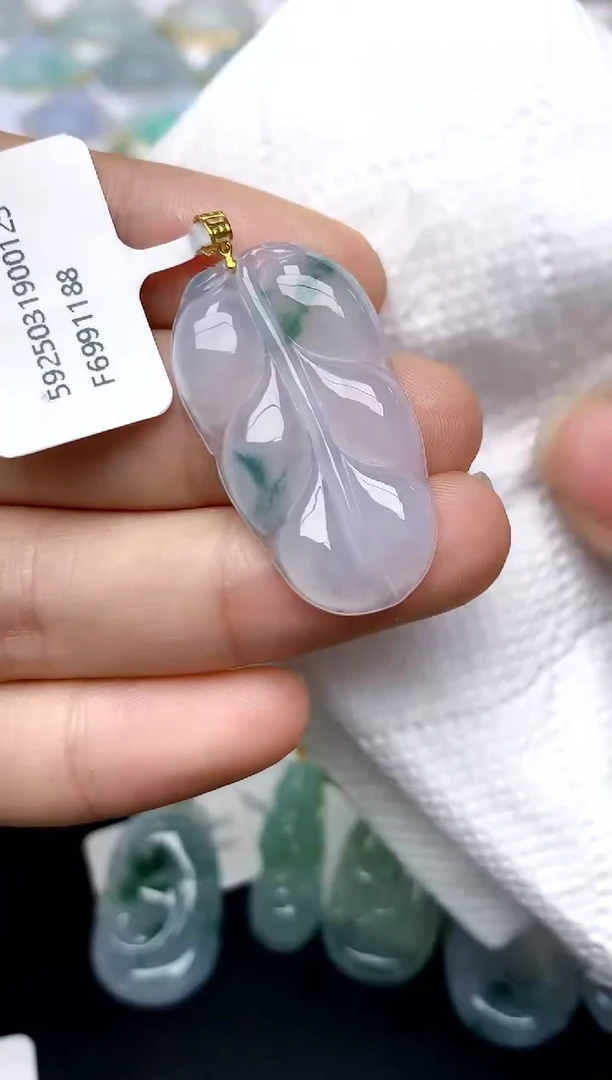 翡翠18K金镶嵌颈饰天然A货翡翠