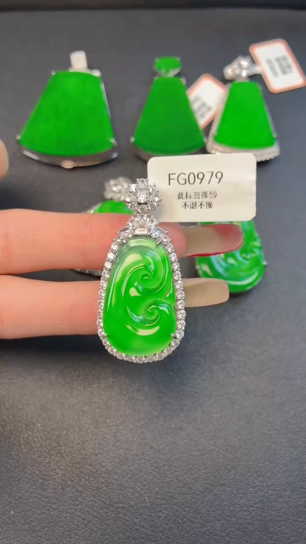 颈饰银S925镶嵌翡翠吊坠